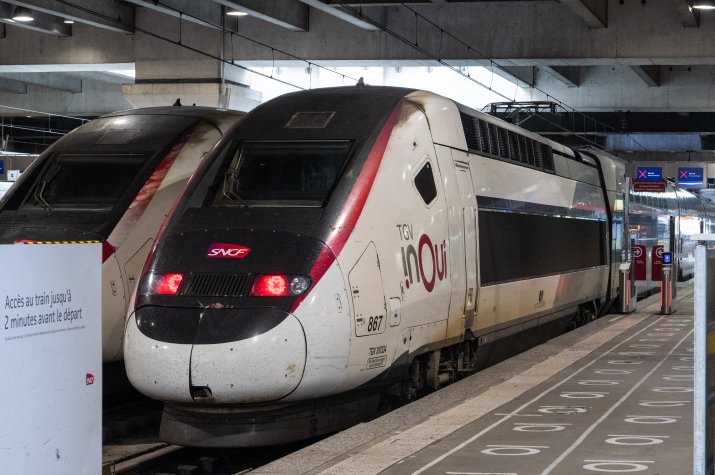 Unele dintre garniturile de tren au rămas în gări
