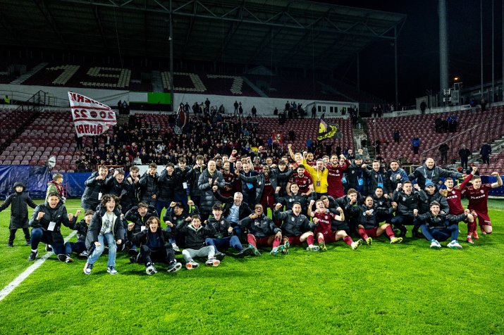 CFR-iștii au făcut o poză de grup după ce s-au văzut câștigărori în fața oltenilor